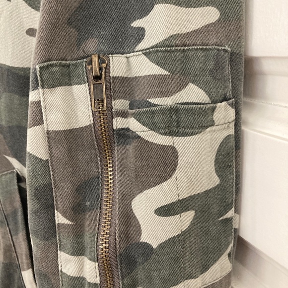 Missguided camo jacket size 2 - Picture 3 of 10